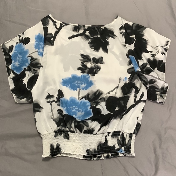 Flutter Sleeve Silky Floral Top - Picture 4 of 4